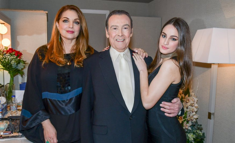 Άντζελα Γκερέκου: Σε πελάγη ευτυχίας η κόρη του Τόλη Βοσκόπουλου – Ετοιμάζεται να την παντρέψει η ηθοποιός