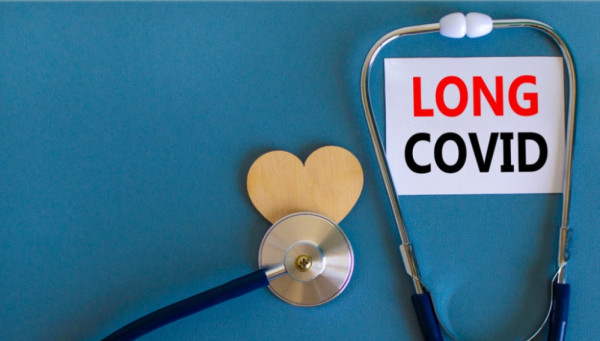 Long Covid: Τα εμβόλια δεν του ταιριάζουν – Η θεραπεία του είναι η επόμενη μεγάλη πρόκληση της επιστήμης