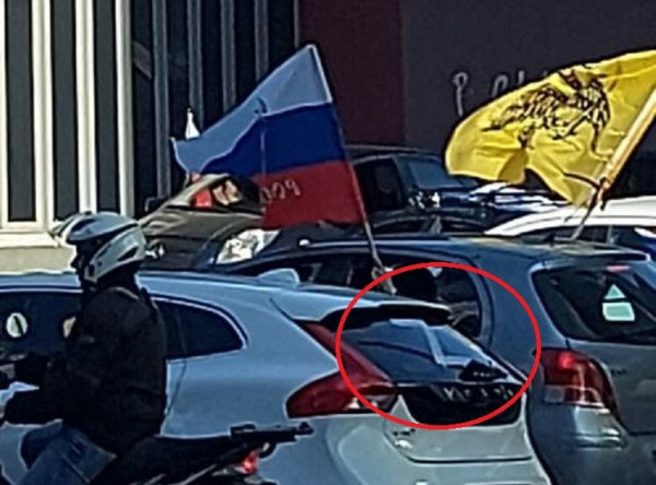 Μοτοπορεία:  Με σημαίες και «Ζ» στα αυτοκίνητα η συμπαράσταση των συμμετεχόντων στη Ρωσία