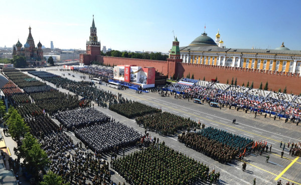 Ρωσία: Οι πρόβες για τη μεγαλειώδη παρέλαση της 9ης Μαΐου – Μαχητικά σε σχήμα «Ζ»