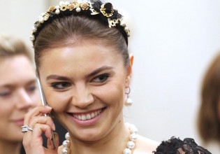 WSJ: Οι ΗΠΑ ετοίμασαν αλλά δεν επέβαλαν κυρώσεις στην «ερωμένη» του Πούτιν