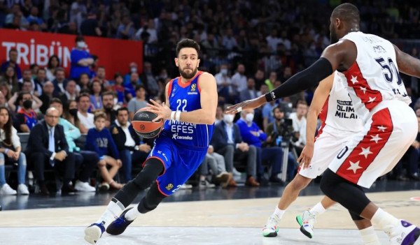 Αναντολού Έφες – Αρμάνι Μιλάνο 77-65: «Καθάρισαν» Μίτσιτς και Λάρκιν για το 2-1