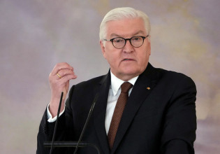 Πόλεμος στην Ουκρανία: Ο Σταϊνμάιερ ζητά τη σύσταση δικαστηρίου για εγκλήματα πολέμου για τους Πούτιν και Λαβρόφ