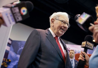 Γουόρεν Μπάφετ: Το πρώτο τρίμηνο η Berkshire Hathaway επένδυσε 51 δισ. δολάρια σε αμερικανικές μετοχές