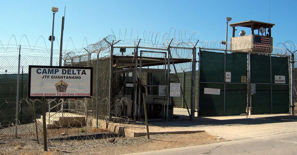 Γκουαντάναμο: Κρατούμενος μήνυσε τις φυλακές - Ζητεί 25,5 εκατ. ευρώ αποζημίωση για άδικη κράτηση και βασανιστήρια