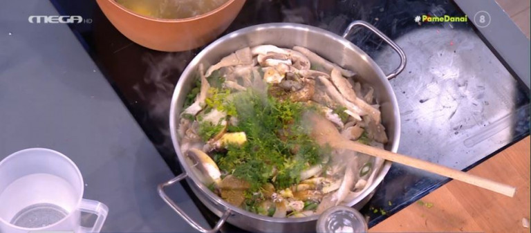 Ο Τίμος Ζαχαράτος μάς ετοιμάζει vegan μαγειρίτσα