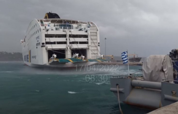 Κρήτη: Έσπασαν οι κάβοι στο πλοίο «Έλυρος» – Μάχη για να δέσει στο λιμάνι της Σούδας