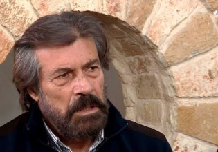 Νίκος Βερλέκης: «Σκηνοθέτης μύριζε τις μασχάλες και τα παπούτσια των ηθοποιών»