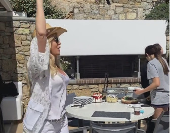 Μαρίνα Πατούλη: Ο ξέφρενος χορός στην Μύκονο