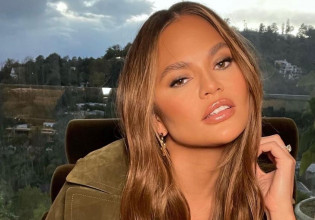 Ανεβάζει την θερμοκρασία η Κρίσι Τέιγκεν: Ολόγυμνη δείχνει τα σημάδια από την ηλιοθεραπεία