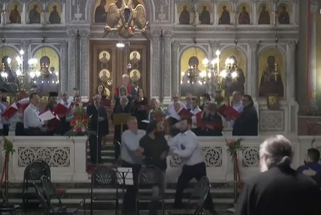 Άγιος Παντελεήμονας: Συνελήφθη ο άνδρας που εισέβαλε στην εκκλησία και άρχισε να φωνάζει στο μικρόφωνο