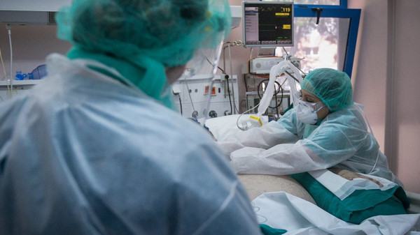 EODY: 63 COVID-19 deaths, under 4,000 new infections, major decline in hospitalisations in last 24 hours