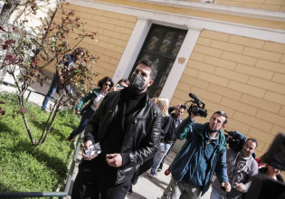 Μάνος Δασκαλάκης: Η φωτογραφία που έχει στη θήκη του κινητού του τηλεφώνου