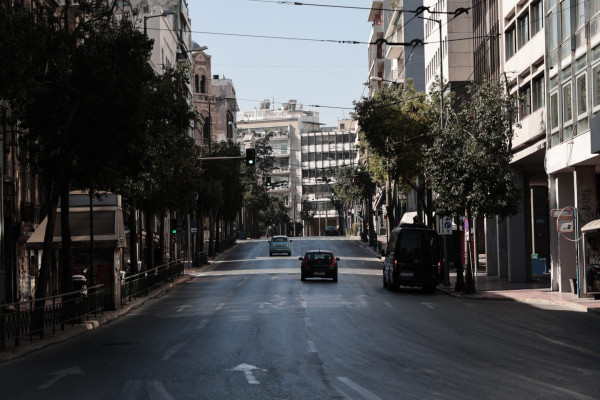 Πάσχα: Οι άδειοι δρόμοι της Αθήνας θύμισαν Δεκαπενταύγουστο