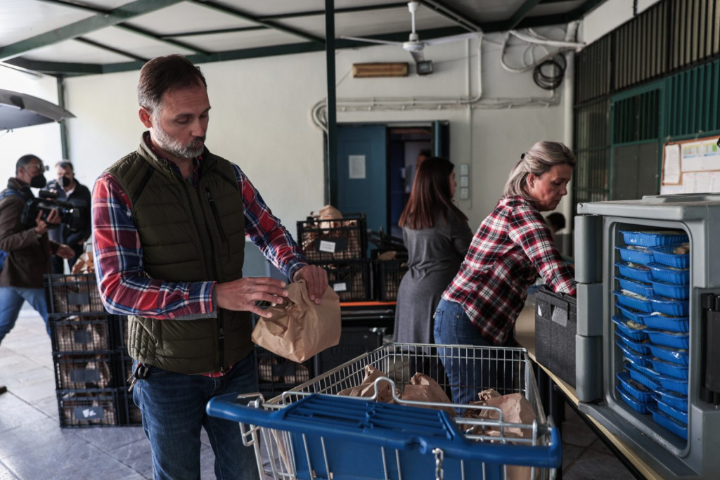 Πάσχα: Γεύματα του ΚΥΑΔΑ σε άστεγους