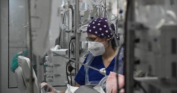 EODY: 64 COVID-19 deaths, nearly 16,000 new infections, 362 reinfections, 356 intubated