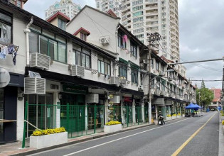 Σανγκάη: Υψώνουν φράχτες σε κτίρια με κρούσματα