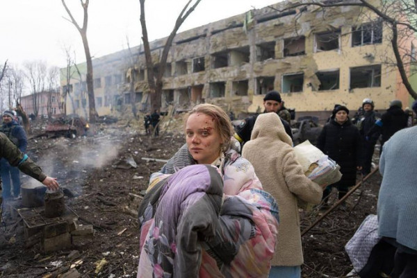 Πόλεμος στην Ουκρανία: Συνέντευξη με την έγκυο που χτυπήθηκε στη Μαριούπολη – Τι φέρεται να υποστηρίζει