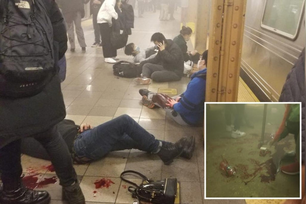 Νέα Υόρκη: Πυροβολισμοί και πολλά θύματα σε σταθμό του μετρό – Οι πρώτες πληροφορίες