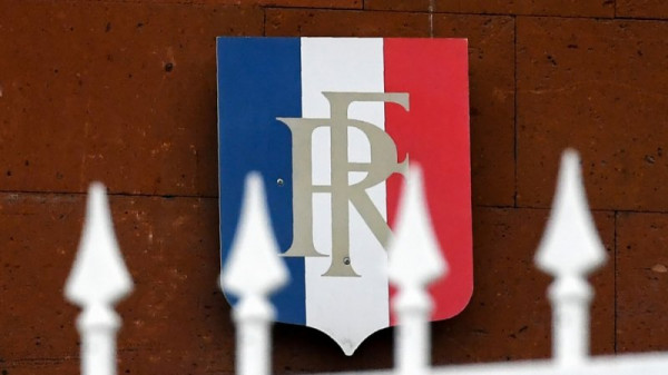 Γιατί η Γαλλία καταργεί το ανώτερο διπλωματικό σώμα;