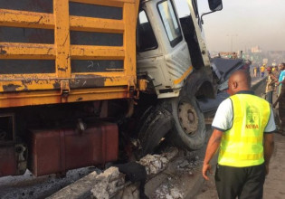 Νιγηρία: Επτά νεκροί και πέντε τραυματίες σε μετωπική σύγκρουση λεωφορείου με φορτηγό