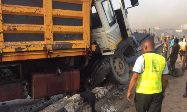 Νιγηρία: Επτά νεκροί και πέντε τραυματίες σε μετωπική σύγκρουση λεωφορείου με φορτηγό