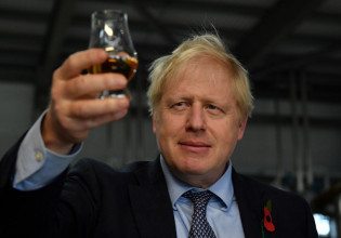 Ουίσκι σε αντάλλαγμα με βίζα: Tο νέο deal Ινδίας- Βρετανίας