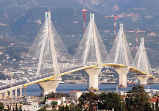 Γέφυρα Ρίου-Αντιρρίου: Δεύτερη ημέρα ερευνών για τον άνδρα που φέρεται να πήδηξε στη θάλασσα