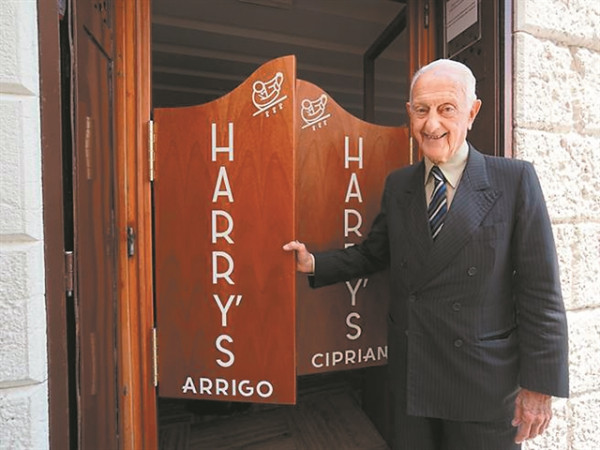 Ο Αρίγκο Τσιπριάνι μιλά για το Harry’s Bar: «Αχόρταγος ο Ορσον Γουέλς, επιδειξιομανής ο Ωνάσης»