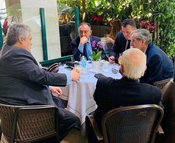 Ο Σαμαράς, το τάγμα Αζόφ, η ακρίβεια και το κερί της γιαγιάς