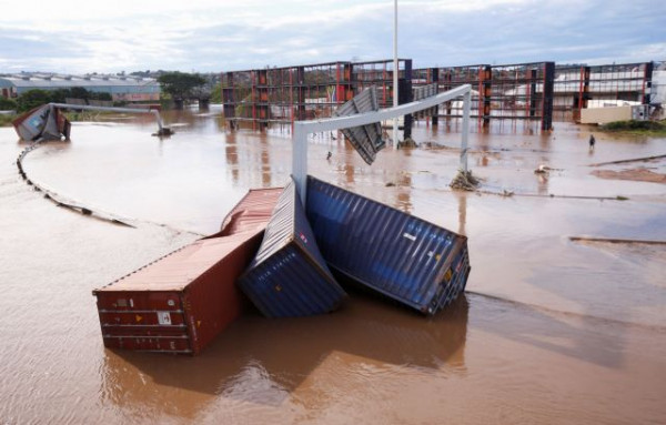 Νότια Αφρική: Τραγωδία με εκατοντάδες νεκρούς από πλημμύρες
