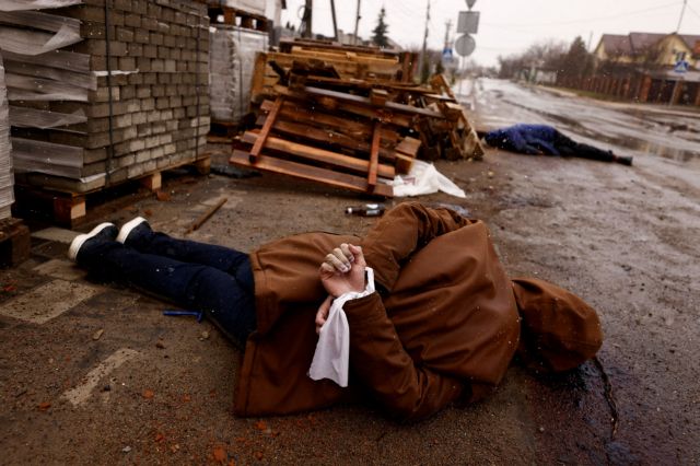 Πόλεμος στην Ουκρανία: «Κακοί ηθοποιοί» που παριστάνουν τους... πεθαμένους τα πτώματα στην Μπούκα, λένε ρωσικά ΜΜΕ