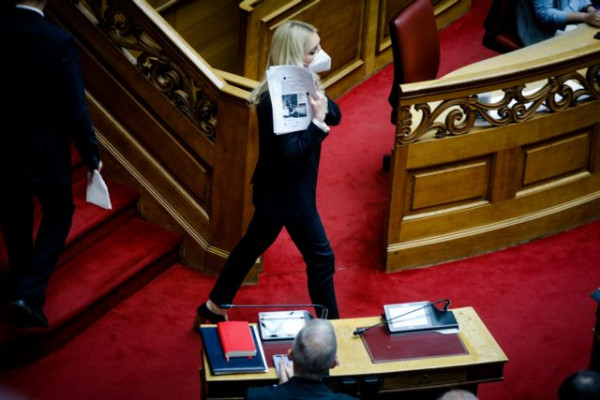 Σκληρή κόντρα Αραμπατζή – Πολάκη: «Δύο μέτρα άντρας και κρύβεστε πίσω από την ασυλία σας;»