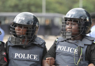Νιγηρία: 3 νεκροί και 19 σοβαρά τραυματίες από έκρηξη βόμβας μέσα σε κατάμεστο μπαρ