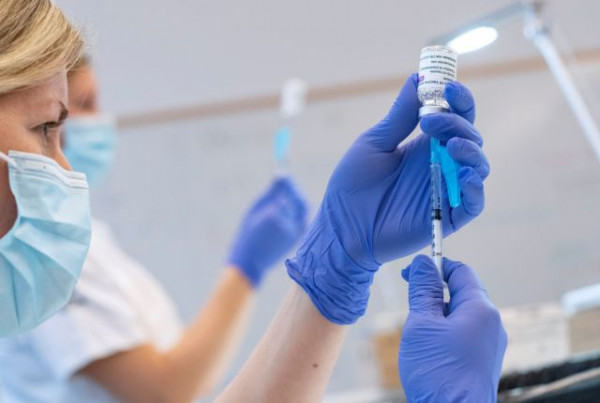 Σουηδία: Ξεκινά η χορήγηση τέταρτης δόσης εμβολίου κατά του κοροναϊού στους άνω των 65 ετών