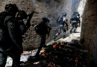 Ισραήλ: Πεδίο μάχης η πλατεία Τζαμιών της Ιερουσαλήμ – 10 τραυματίες