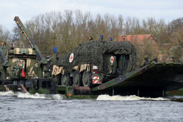 Πόλεμος στην Ουκρανία: Ανασυντάσσονται οι ρωσικές δυνάμεις στο Κίεβο λέει το ΝΑΤΟ