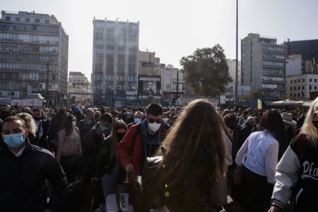 Κοροναϊός: Εβαλαν… σε καραντίνα τον ιό στις πόλεις και ξεχύθηκαν στα χωριά: Εξοδος-μαμούθ για το Πάσχα