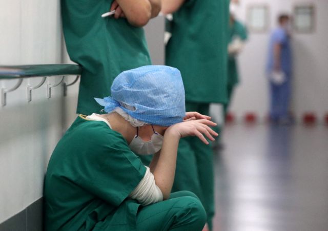Γαλλία: Αυξάνονται οι εισαγωγές ασθενών με κοροναϊό στα νοσοκομεία