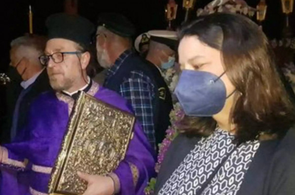 Κεραμέως: Στη Σίφνο για το Πάσχα η υπουργός Παιδείας – Σε καΐκι για την περιφορά του Επιταφίου