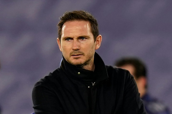 Έξαλλος ο Λάμπαρντ: «Αν στη θέση του Γκόρντον ήταν ο Σαλάχ, θα έπαιρνε πέναλτι»