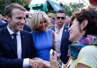 Όταν ο Μακρόν απήγγειλε Σεφέρη κι έκανε βόλτα στην Ερμού