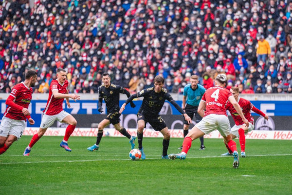 Γκάφα επικών διαστάσεων από την Μπάγερν: Έπαιζε με 12 παίκτες στο γήπεδο!