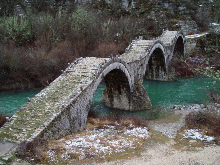 Οδοιπορικό στα εμβληματικά γεφύρια του Ζαγορίου