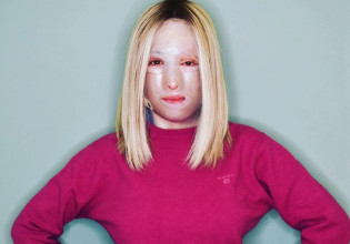 Ιωάννα Παλιοσπύρου: Για πρώτη φορά χωρίς τη μάσκα της στην τηλεόραση