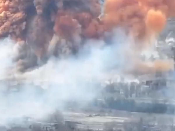 Ουκρανία: Συγκλονιστικό βίντεο από τη φωτιά σε τάνκερ με νιτρικό οξύ στη Ρουμπίζνε μετά από βομβαρδισμό