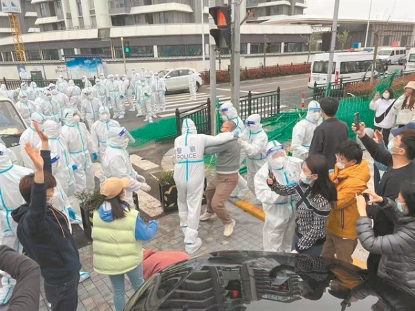 Editorial Ta Nea: Dystopian scenes in Shanghai