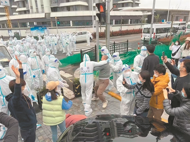 Editorial Ta Nea: Dystopian scenes in Shanghai