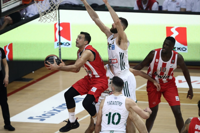 Το επιθετικό ξέσπασμα του Σλούκα και το τρίποντο του ΜακΚίσικ