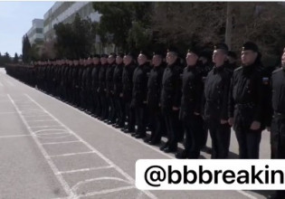 Moskva: Ο αρχηγός του Πολεμικού Ναυτικού της Ρωσίας συναντήθηκε με μέλη του πληρώματος, αναφέρουν ρωσικά ΜΜΕ